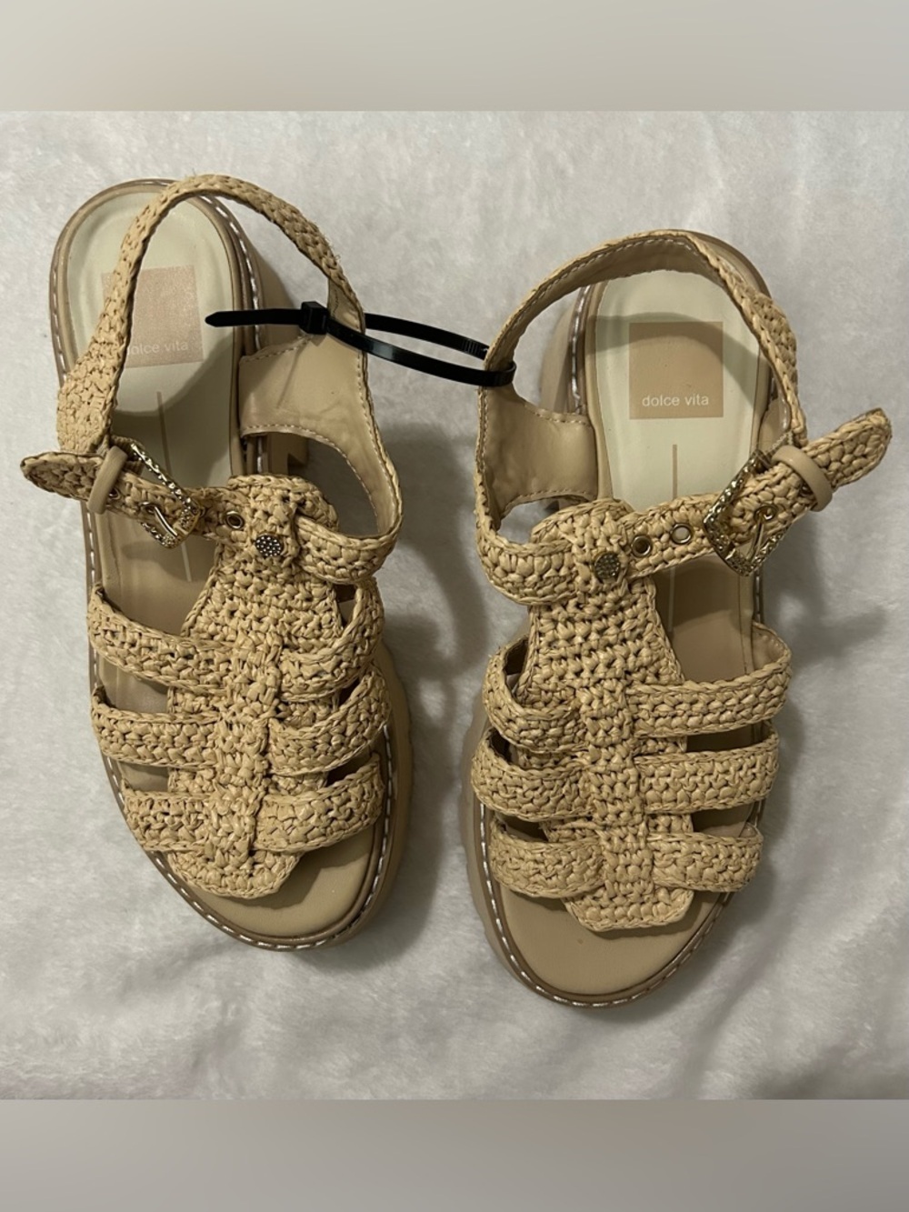 Dolce Vita women’s 7.5 Tan Latrice Strappy Chunky Sandal - Picture 9 of 9